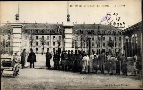 Ak Fontenay le Comte Vendée, La Caserne