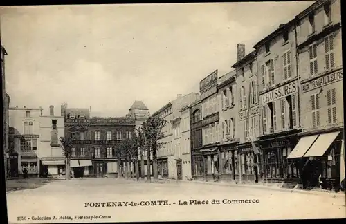Ak Fontenay le Comte Vendée, La Place du Commerce