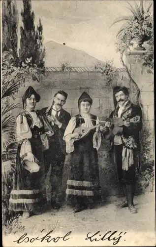 Ak Ungarn in Volkstrachten mit Gitarre und Laute