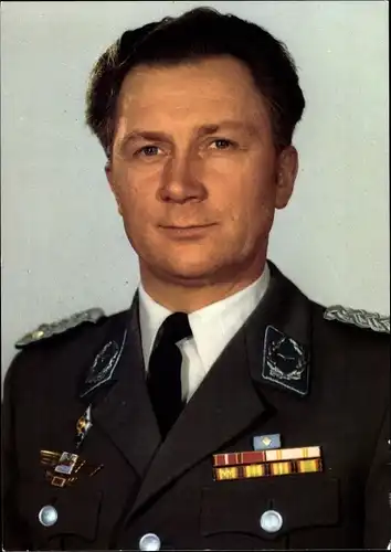 Ak Kosmonaut Sigmund Jähn, erster Fliegerkosmonaut der DDR, Portrait