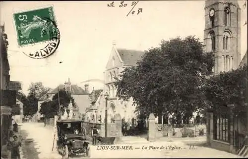 Ak Lion sur Mer Calvados, La Place de l'Eglise