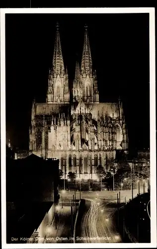 Ak Köln am Rhein, Dom von Osten aus, In Scheinwerferlicht