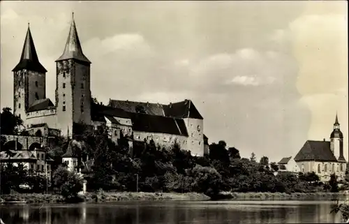 Ak Rochlitz an der Mulde, Blick über die Mulde auf Schloss und Petrikirche