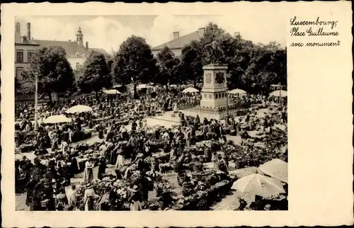 Ak Luxemburg, Place Guillaume avec monument, Marktplatz, Marktstände