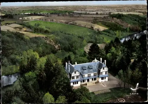 Ak Cugand Vendée, Le Chateau de la Chimotaie, Vogelschau
