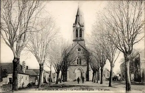 Ak Saint Saturnin sur Loire Maine et Loire, La Place de l'Eglise