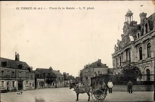 Ak Tiercé Maine et Loire, Place de la Mairie
