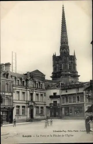 Ak Luçon Vendée, La Poste et la Fleche de l'Eglise