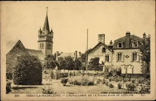 Ak Tessé la Madeleine Orne, L'Hotellerie de la Madeleine et l'Eglise