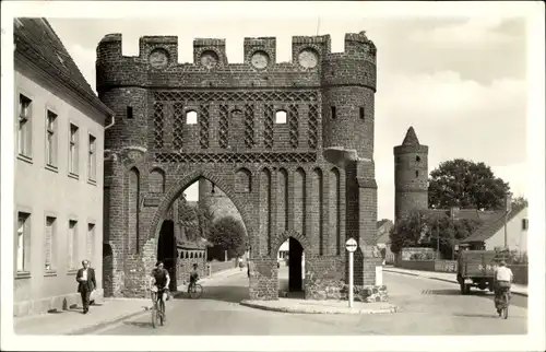 Ak Jüterbog in Brandenburg, Damm Tor