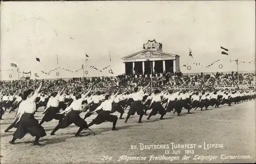 Ak Leipzig in Sachsen, XII. Deutsches Turnfest 1913, allgemeine Freiübungen d. Leipziger Turnerinnen