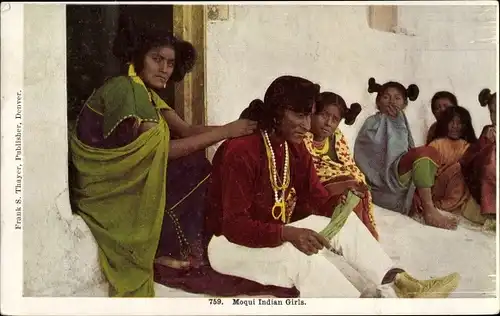 Ak Moqui Indian Girls, Beim Frisieren, Indianer, Anhänger