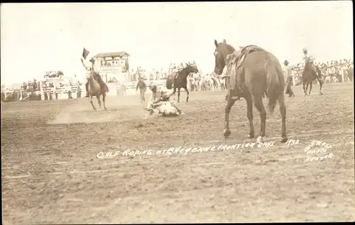 Foto Ak Calf Roping at Cheyenne Frontier Days 1932, Kälberfangen, Pferde