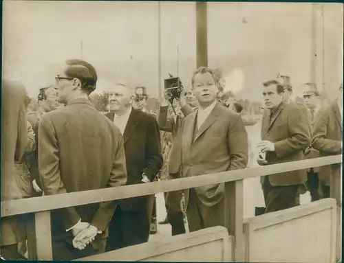 Foto Berlin, Bundeswirtschaftsminister Erhard, Reg. Bürgermeister Willy Brandt, Sektorengrenze 1961