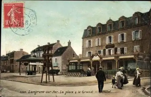 Ak Langrune sur Mer Calvados, La place et le Grand Hotel