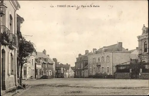 Ak Tiercé Maine et Loire, Place de la Mairie