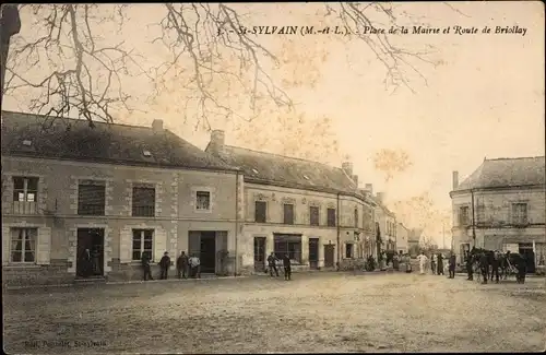 Ak Saint Sylvain Maine et Loire, Place de la Mairie et Route de Briollay