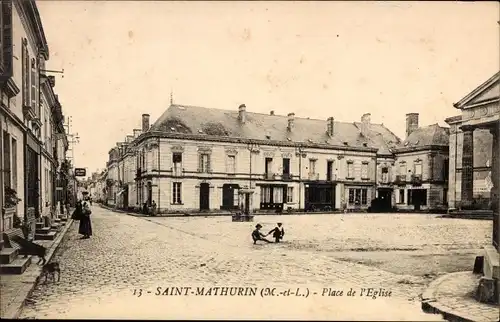 Ak Saint Mathurin Maine et Loire, Place de l'Eglise