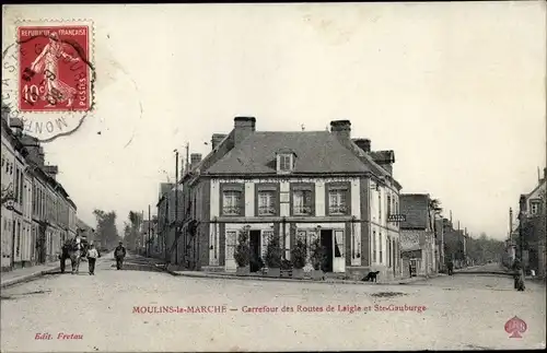 Ak Moulins la Marche Orne, Carrefour des Routes de Laigle et Sainte Gauburge