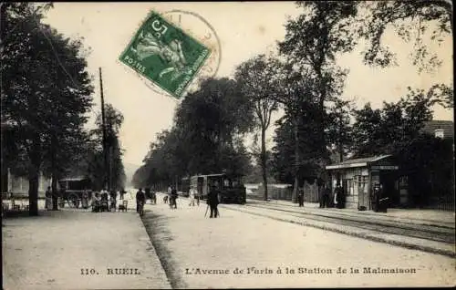 Ak Rueil Hauts-de-Seine, L'Avenue de Paris a la Station de la Malmaison