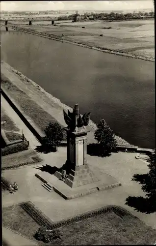 Ak Torgau an der Elbe, Denkmal der Begegnung an der Elbe