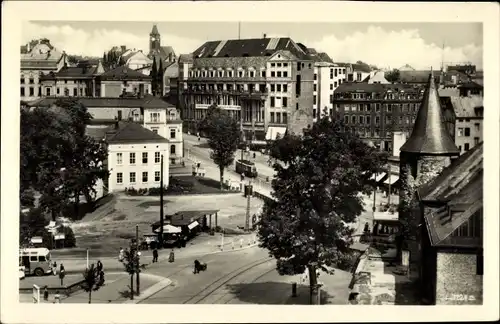 Ak Plauen im Vogtland, Blick auf Platz mit Passanten, Straßenbahn, am Tunnel