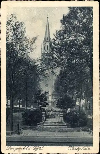 Ak Lengenfeld im Vogtland, Blick vom Kirchplatz auf die Kirche
