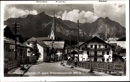 Ak Seefeld in Tirol, Blick auf den Ort gegen Wettersteingebirge, Grand Hotel Post