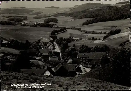 Ak Deisfeld Diemelsee Upland, Blick auf den Ort, Felder, Häuser, Ferienland Waldeck