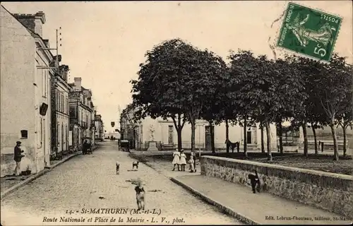 Ak Saint Mathurin Maine et Loire, Route Nationale et Place de la Mairie