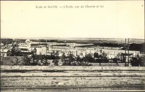 Ak Saint Cyr Yvelines, L'Ecole, Vue du Chemin de fer