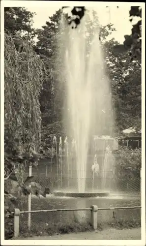 Foto Ak Limbach Oberfrohna Sachsen, Ortspartie, Springbrunnen