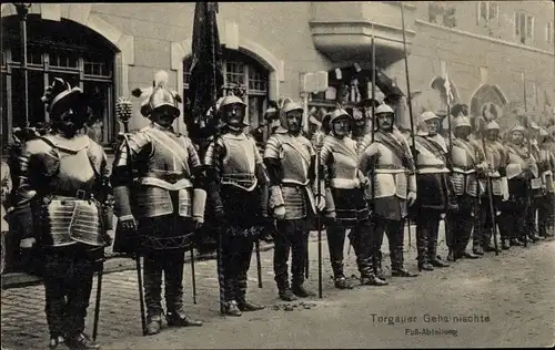 Ak Torgau an der Elbe, Geharnischte, Fuß Abteilung, Ritterrüstung