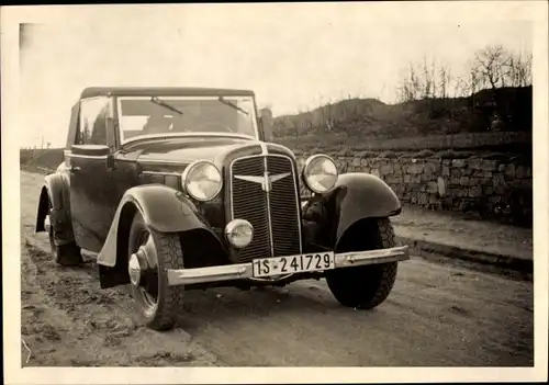 Foto Automobil auf einer Straße, KFZ Kennz. IS 2241729