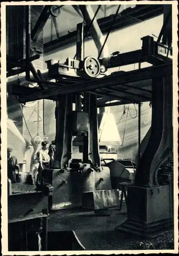 Ak Thiers Puy de Dôme, Societe Generale de Coutellerie et Orfevrerie, Un marteau d'estampage