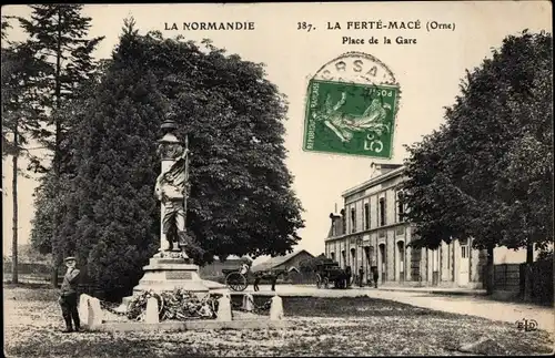 Ak La Ferté Macé Orne, Place de la Gare