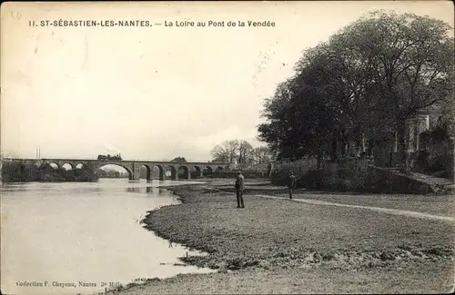 Ak Saint Sébastien les Nantes Loire Atlantique, La Loire au Pont de la Vendee