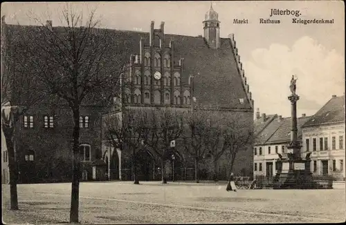 Ak Jüterbog in Brandenburg, Markt, Rathaus, Kriegerdenkmal