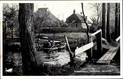 Ak Giethoorn Overijssel Niederlande, Flusspartie, Ruderboot, Brücke