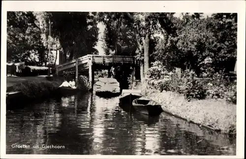 Ak Giethoorn Overijssel Niederlande, Flusspartie, Ruderboote, Brücke