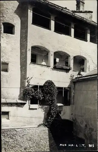 Ak Hall in Tirol, Blick auf ein Gebäude