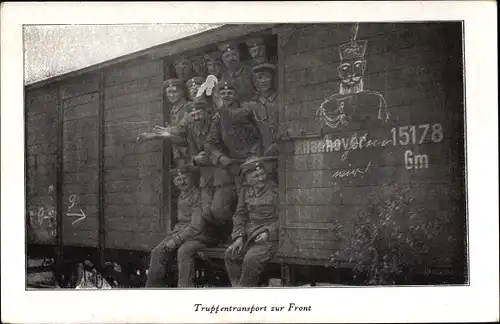 Ak Truppentransport zur Front, Soldaten im Güterzug, I WK
