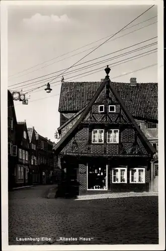 Ak Lauenburg in Schleswig Holstein, Ältestes Haus, Fachwerkbau
