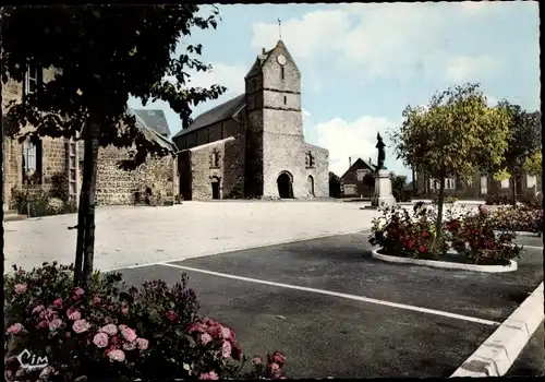 Ak La Sauvagère Orne, La Place, L'Eglise