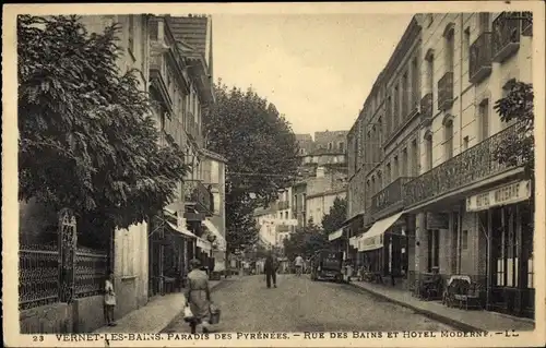 Ak Vernet les Bains Pyrénées Orientales, Rue des Bains et Hotel Moderne