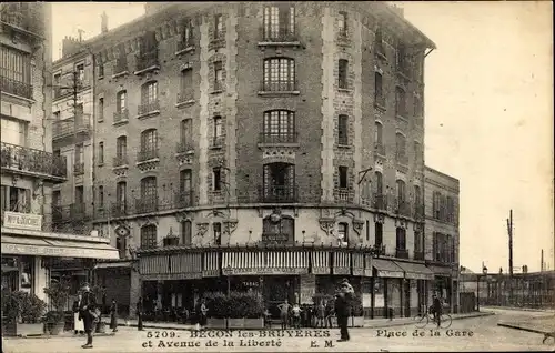 Ak Becon les Bruyeres Hauts de Seine, Place de la Gare et Avenue de la Liberte