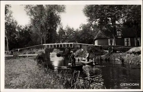 Ak Giethoorn Overijssel Niederlande, Ruderpartie, Brücke