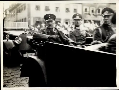 Foto Königshofen Bayern, Reichspräsident Paul von Hindenburg im offenen Automobil