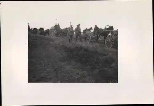 Foto Deutsche Soldaten mit Pferdekarren