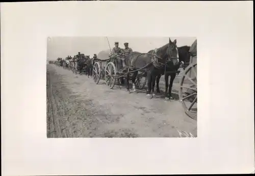 Foto Deutsche Soldaten mit Pferdekarren